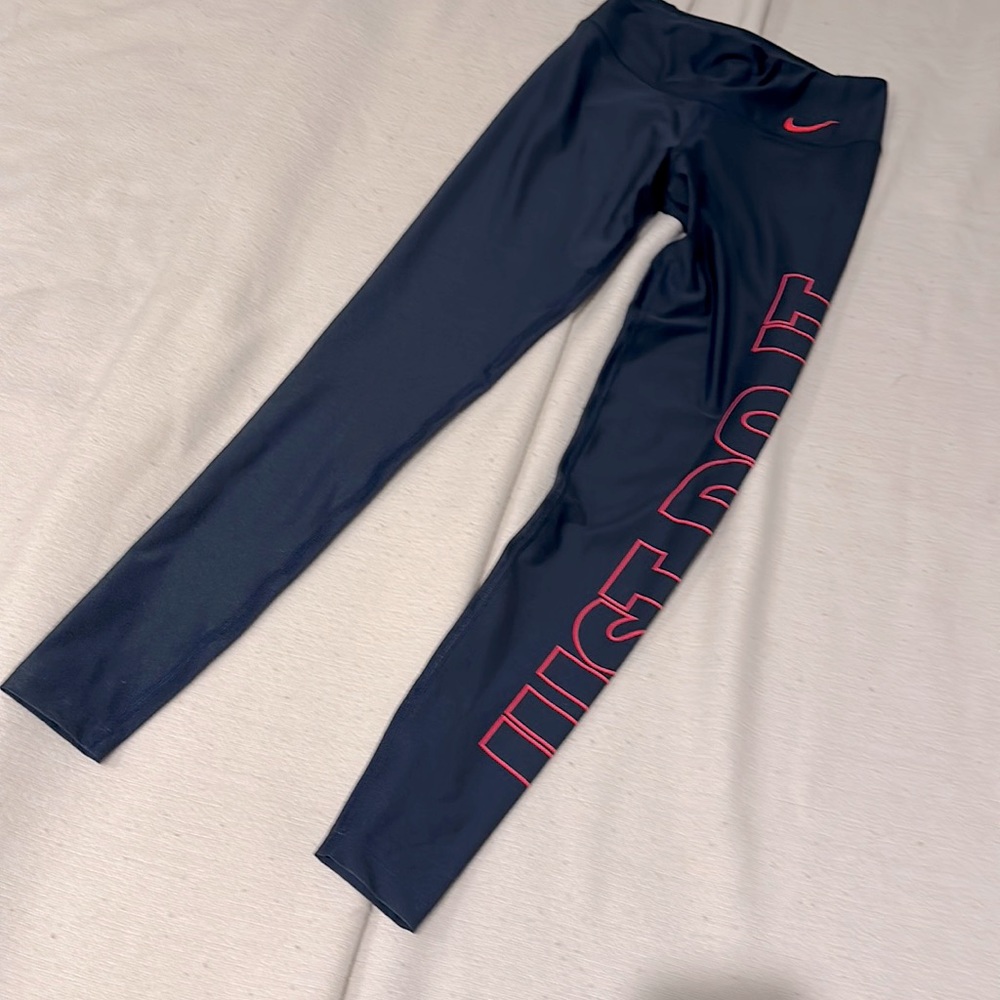 NWOT Nike leggings, never worn, gray with pink details, size xs